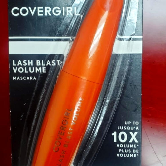 COVERGIRL Other - COVERGIRL LASH BLAST VOLUME MASCARA